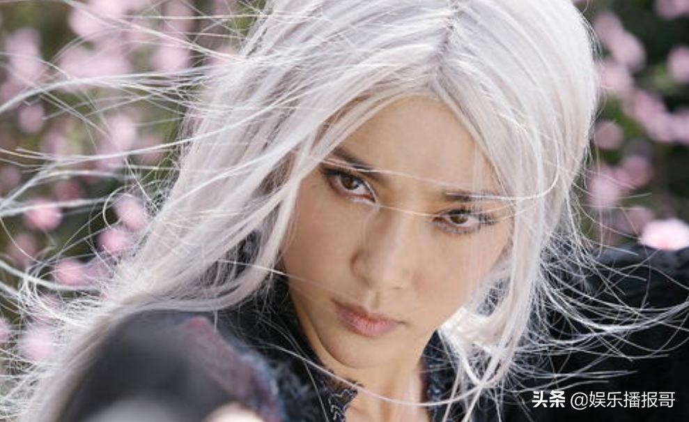 徐冬冬晒紫色泳装,徐冬冬微博晒萌照