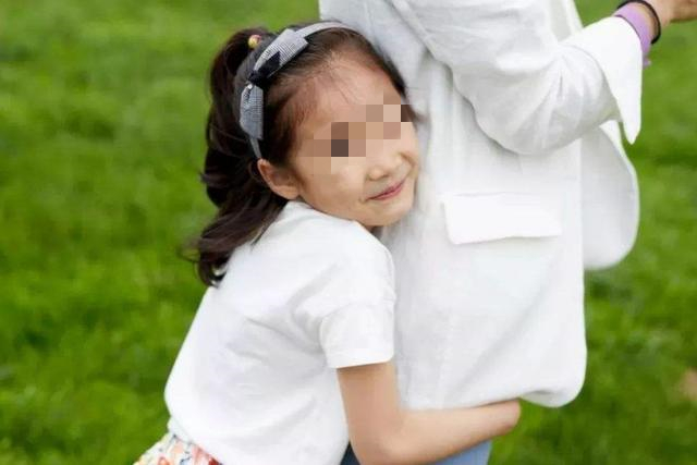 酒店隔壁房间传出“嗯哼”声，引13岁女儿好奇，妈妈的回答很机智