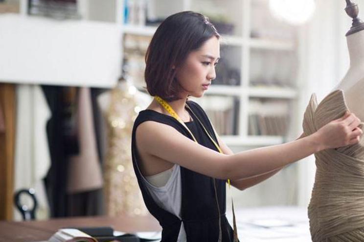 大学里很烧钱的4类专业，新生开学时钱要带够，否则月底只能吃土