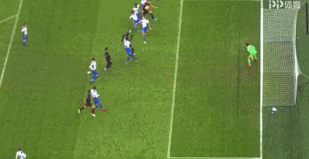 无人防守踢门柱,伊布二次回米兰表现