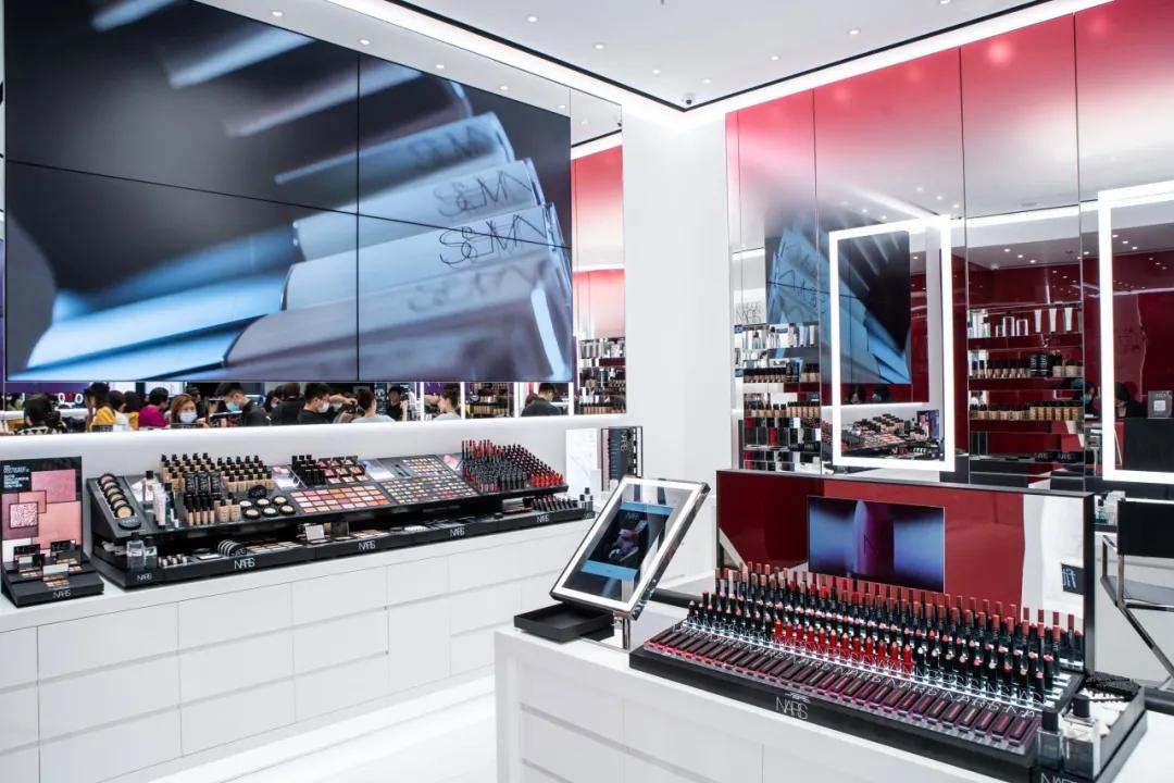 刷爆全网的美妆店空降天津了，到处都是人，大批现场照片被曝光