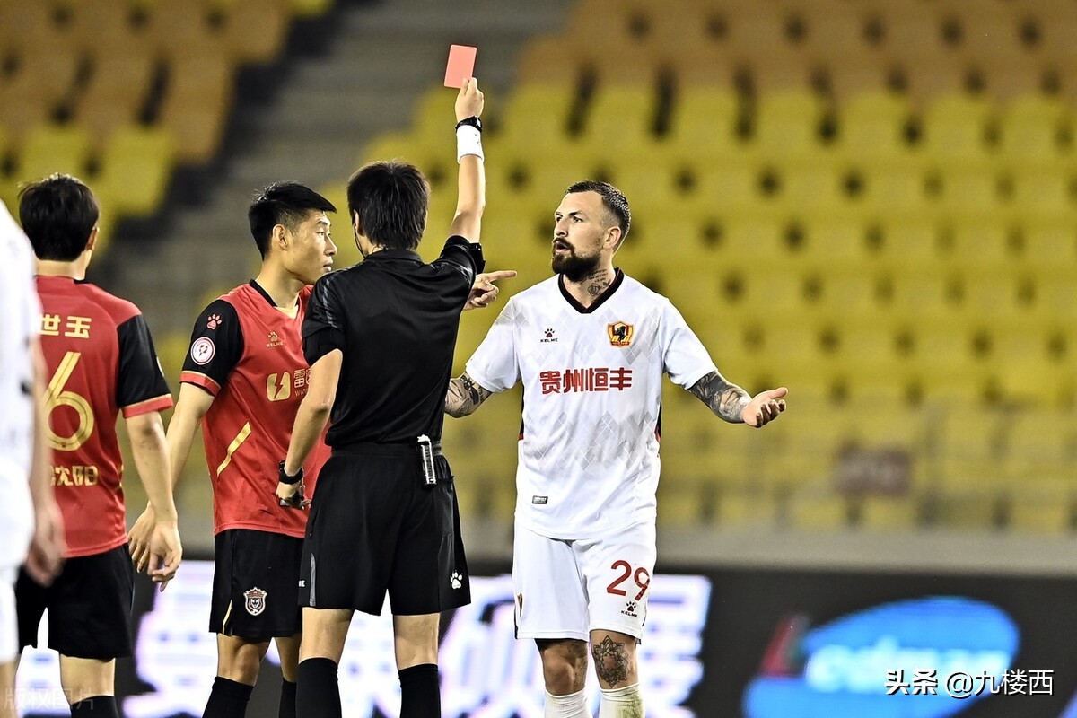 少林足球残酷现实,少林足球里的暴力球队片段