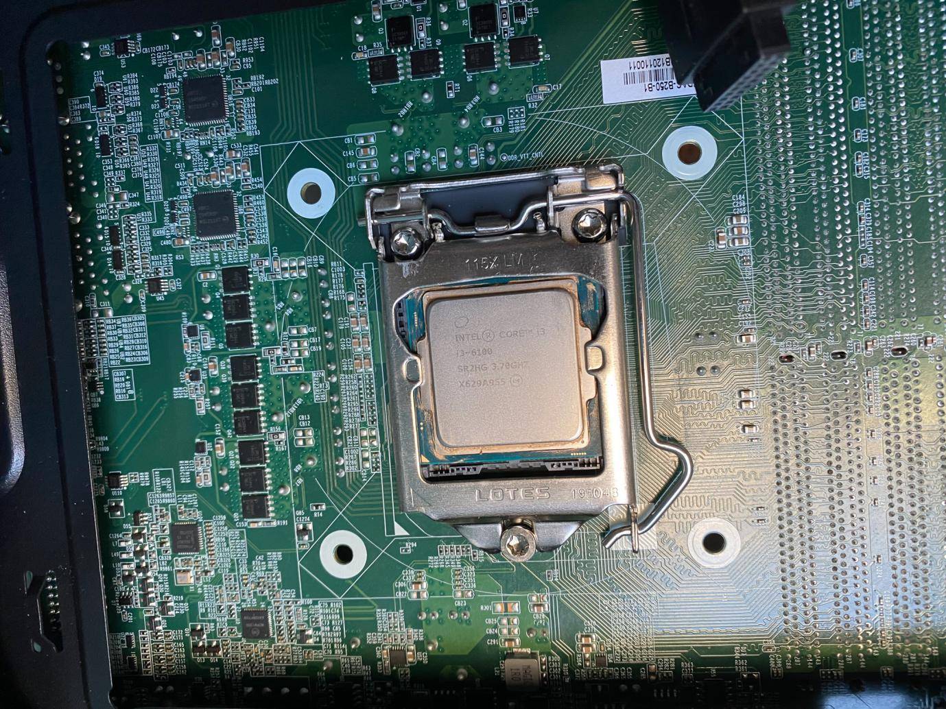 换cpu和主板电脑里的东西还有吗,电脑系统是装在主板还是cpu上