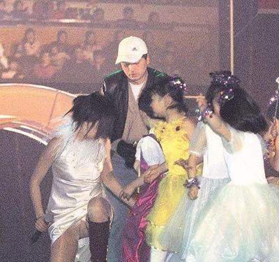 当年演小燕子的赵薇近况如何,她是赵薇