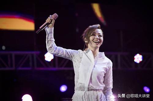 唱歌必练的100个技巧,教你一招怎样练习嗓子唱歌才好听