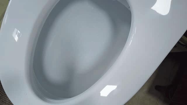 坐着小便溅到马桶边缘怎么回事,蹲马桶小便溅尿怎么办