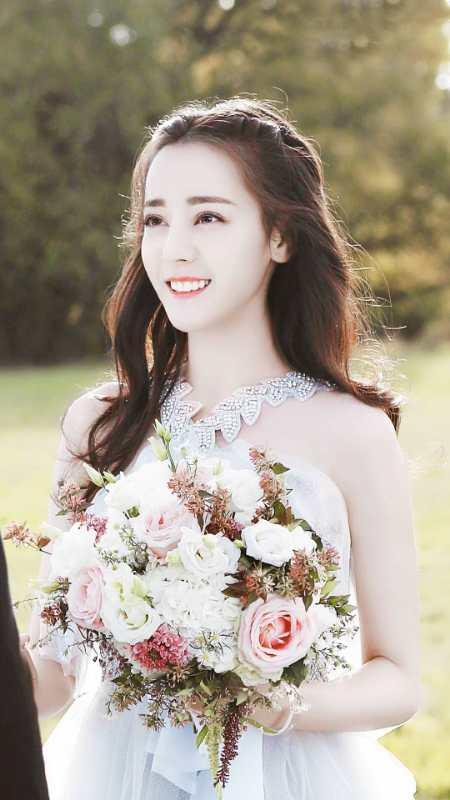 刘亦菲侧颜与迪丽热巴侧颜对比,刘亦菲脸型适合什么款式风格