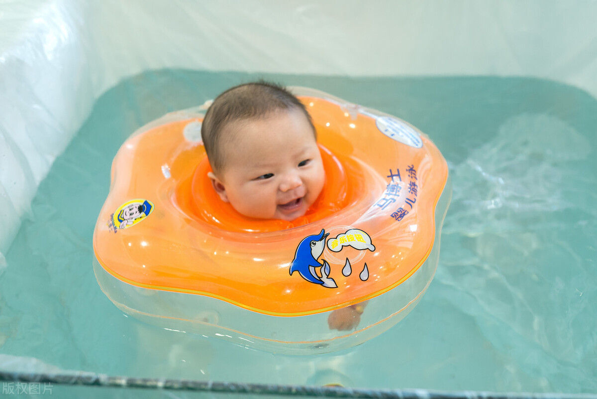 羊水到底是什么东西,羊水对胎儿有什么影响