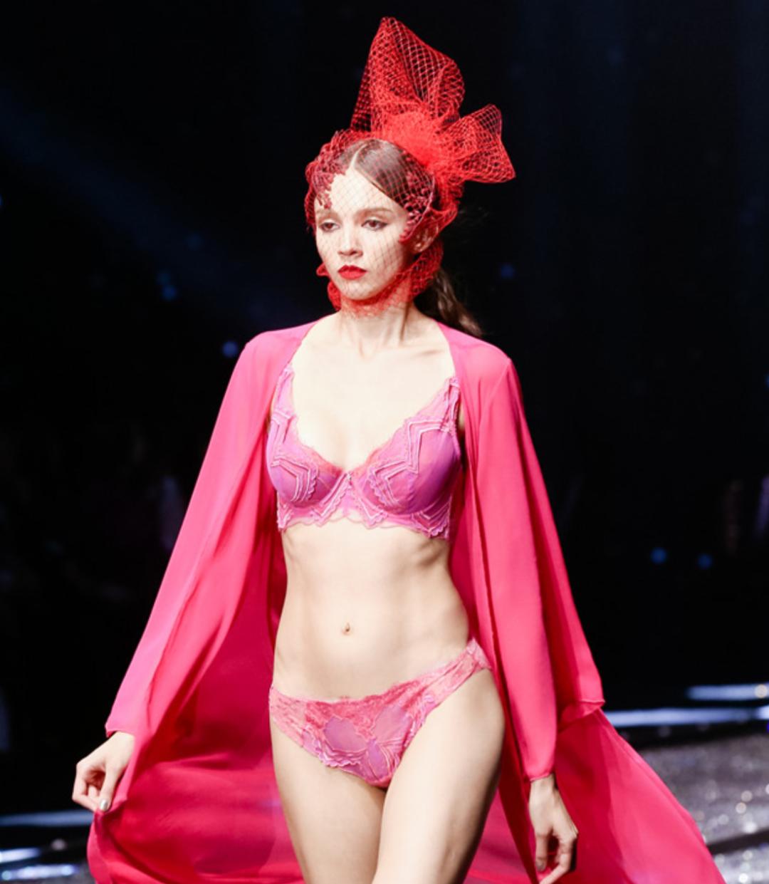 辛芷蕾代言的爱慕IPO！卖内衣年入13亿，你贡献了多少利润？