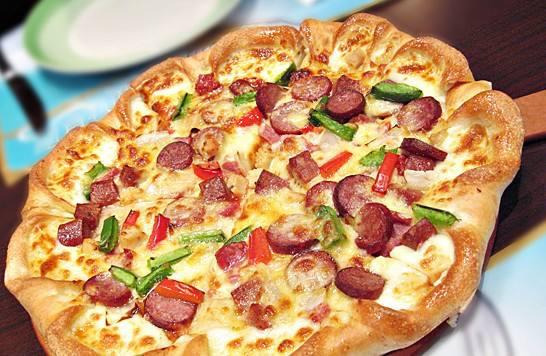 披萨皮松软还是脆的好吃,披萨皮为什么会不蓬松