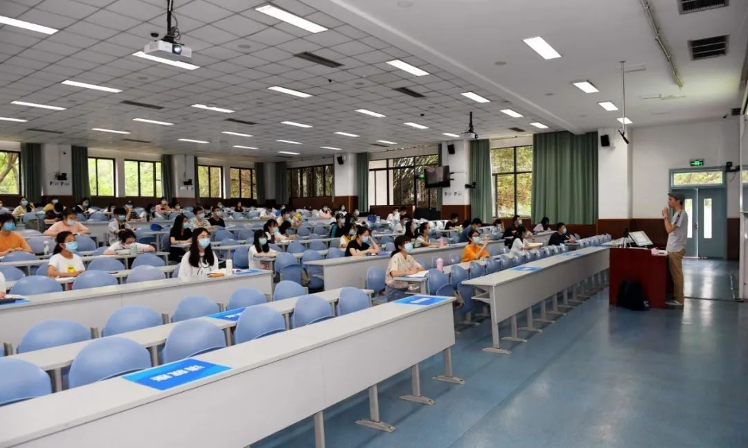 回顾：全面线下复课第一周，这依旧是你熟悉的西财课堂！