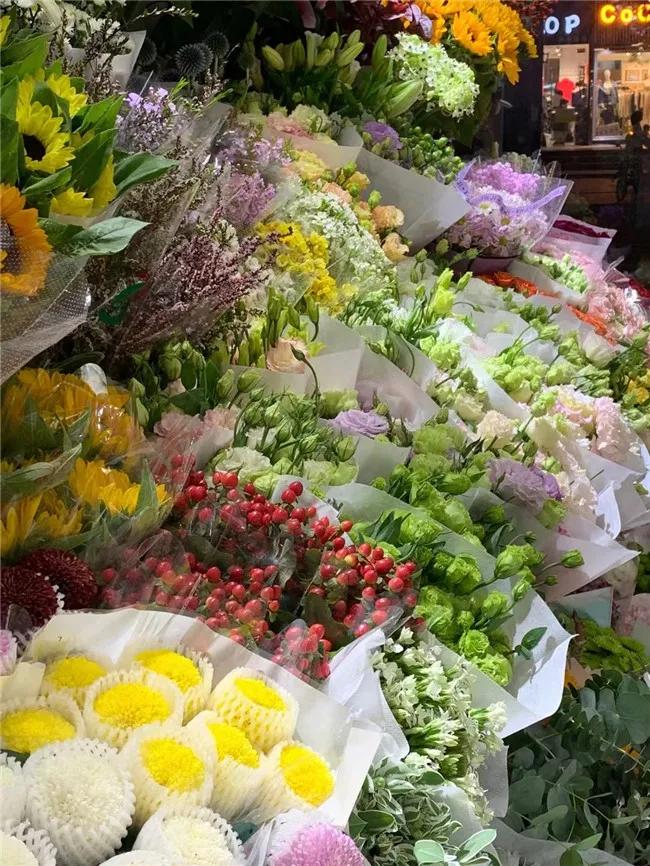 这家不足50㎡的花店，年营业额竟达300多万，被称“花痴”的他是怎么做到的？