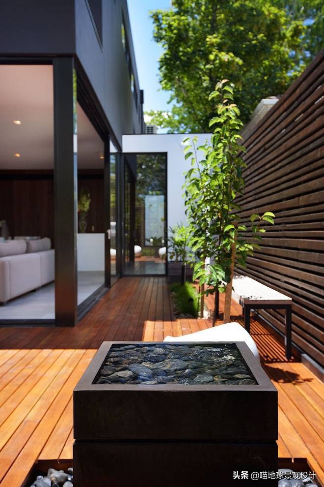 木铺装在私家庭院中的巧妙运用，是个学问