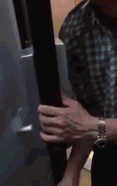 年底了物业提醒业主注意小偷,小偷进家最怕什么晚上