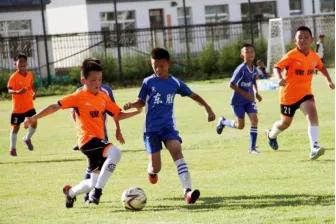 8岁小孩足球青训外国训练视频,足球萌娃小将