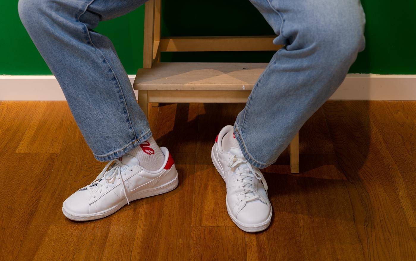 阿迪和耐克小白鞋哪个好,阿迪达斯和小白