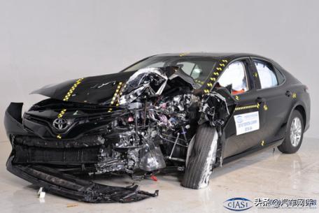 颜值爆表，用料厚道，凯美瑞告诉你什么叫中型车典范