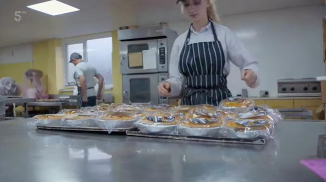 结婚30年生22娃，网友群嘲太窒息了，结果他们的生活却啪啪打脸