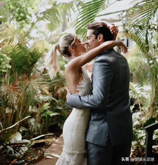 巴西球星卡卡退役视频,巴西巨星卡卡晒全家福