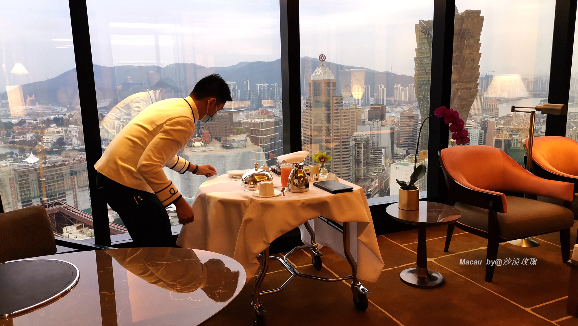 澳门葡京酒店豪华客房一晚多少钱,澳门的美高梅酒店住一晚要多少钱