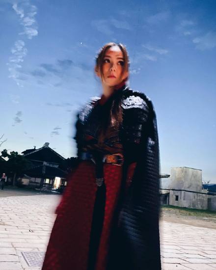 邓紫棋最近唱歌时的照片,邓紫棋古装潮剧