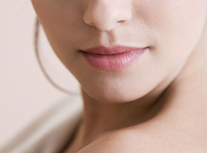 冬季大量喝水为什么嘴唇干裂,冬季嘴唇干裂吃什么食物