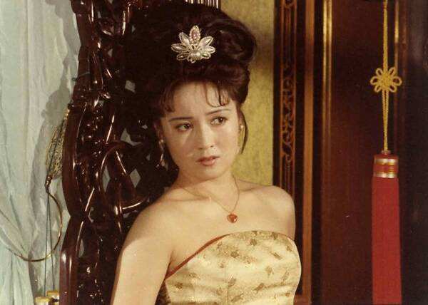 大陆香港合作《精变》,魏慧丽忍受丧母之痛,大尺度暴露勇气可嘉