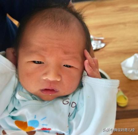 医院照蓝光孩子遭罪吗,小婴儿照蓝光有多可怜