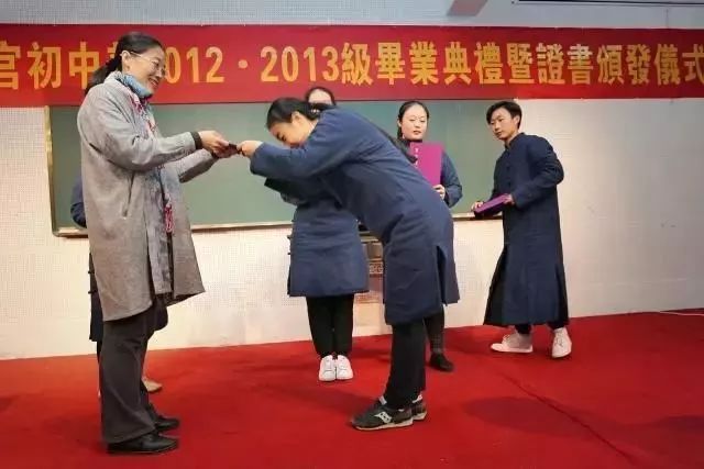 孙楠让孩子接受国学教育,孙楠送孩子上小学