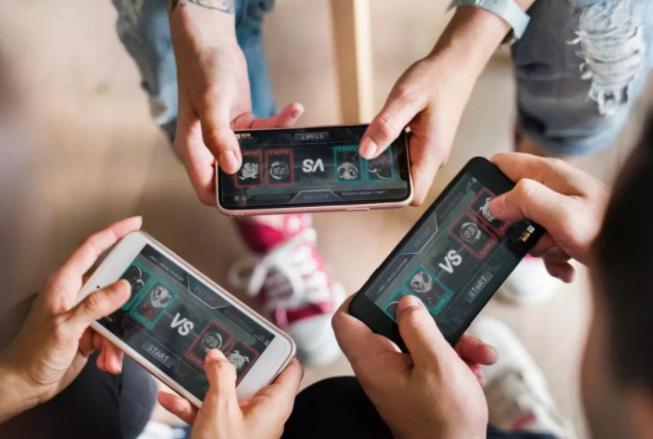 大学教室的“怪现象”，家长看到后哭泣，学生们该醒醒了