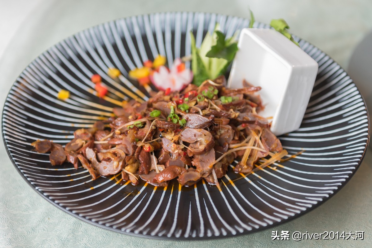 洛阳白云山风景区山顶住宿多少钱,洛阳白云山山上酒店住一晚多少钱