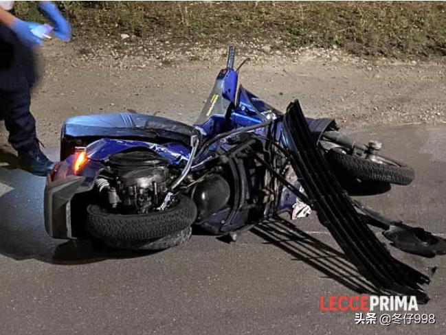 15岁意大利童星乘坐摩托车被撞身w，现场惨状曝光