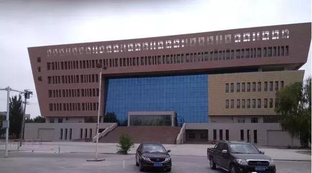 塔里木大学新疆的沙漠学府,塔里木大学周围的沙漠