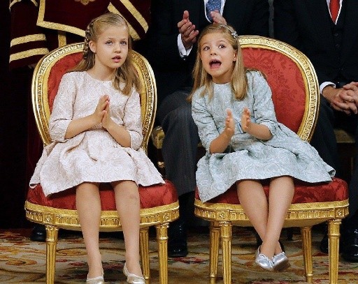 西班牙俩公主差几岁,西班牙公主两姐妹谁漂亮