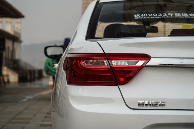 酷威熏黑车标,吉利远景18款车头