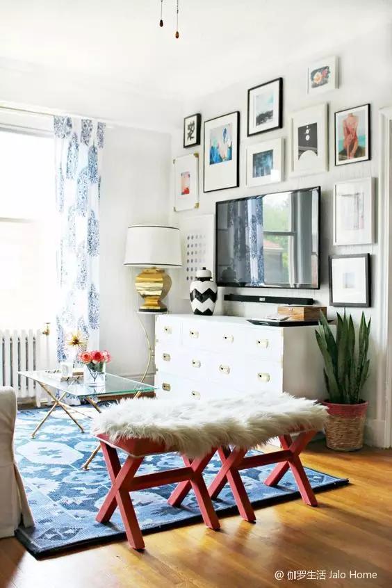 客厅可以有电视，但不该成为主角，它们可以摆成这样