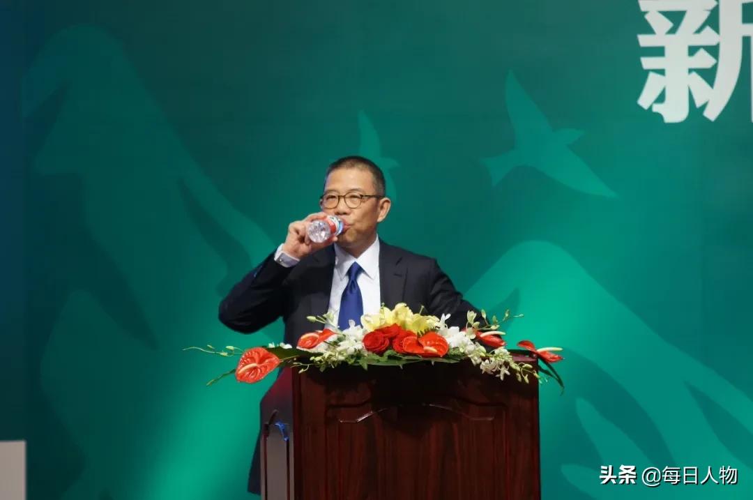 从龟鳖丸卖到农夫山泉，“半小时首富”致富路踩准国人养生焦虑