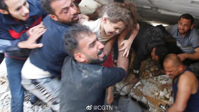 国务委员兼外长王毅主持联合国安理会巴以冲突问题紧急公开会