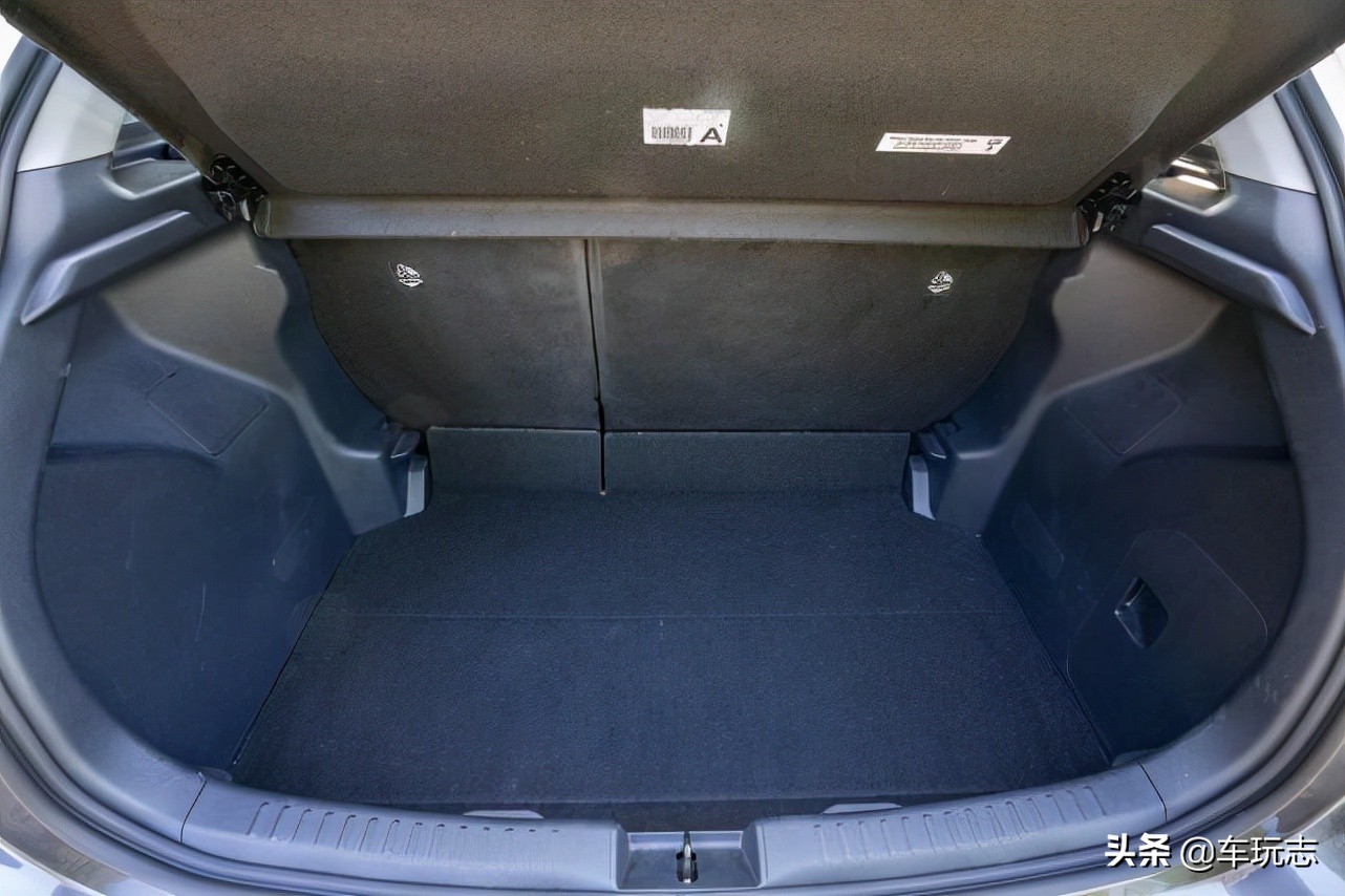 混合动力车丰田雅力士视频,丰田全新雅力士yariscross