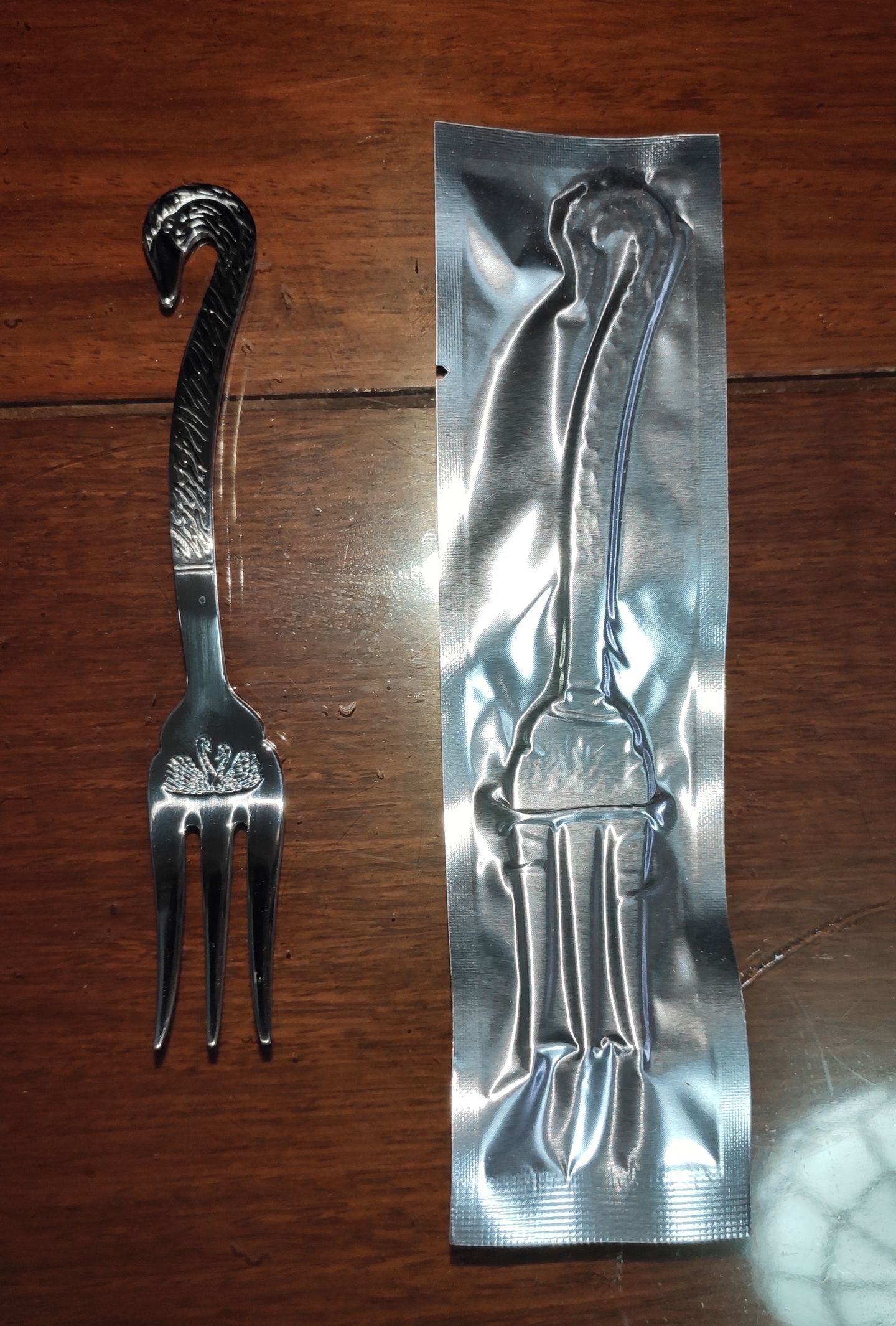 黑天鹅蛋糕有多贵,黑天鹅蛋糕白冰