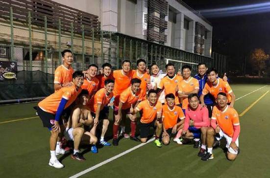 完成学业去打拼,何家劲复出拍戏