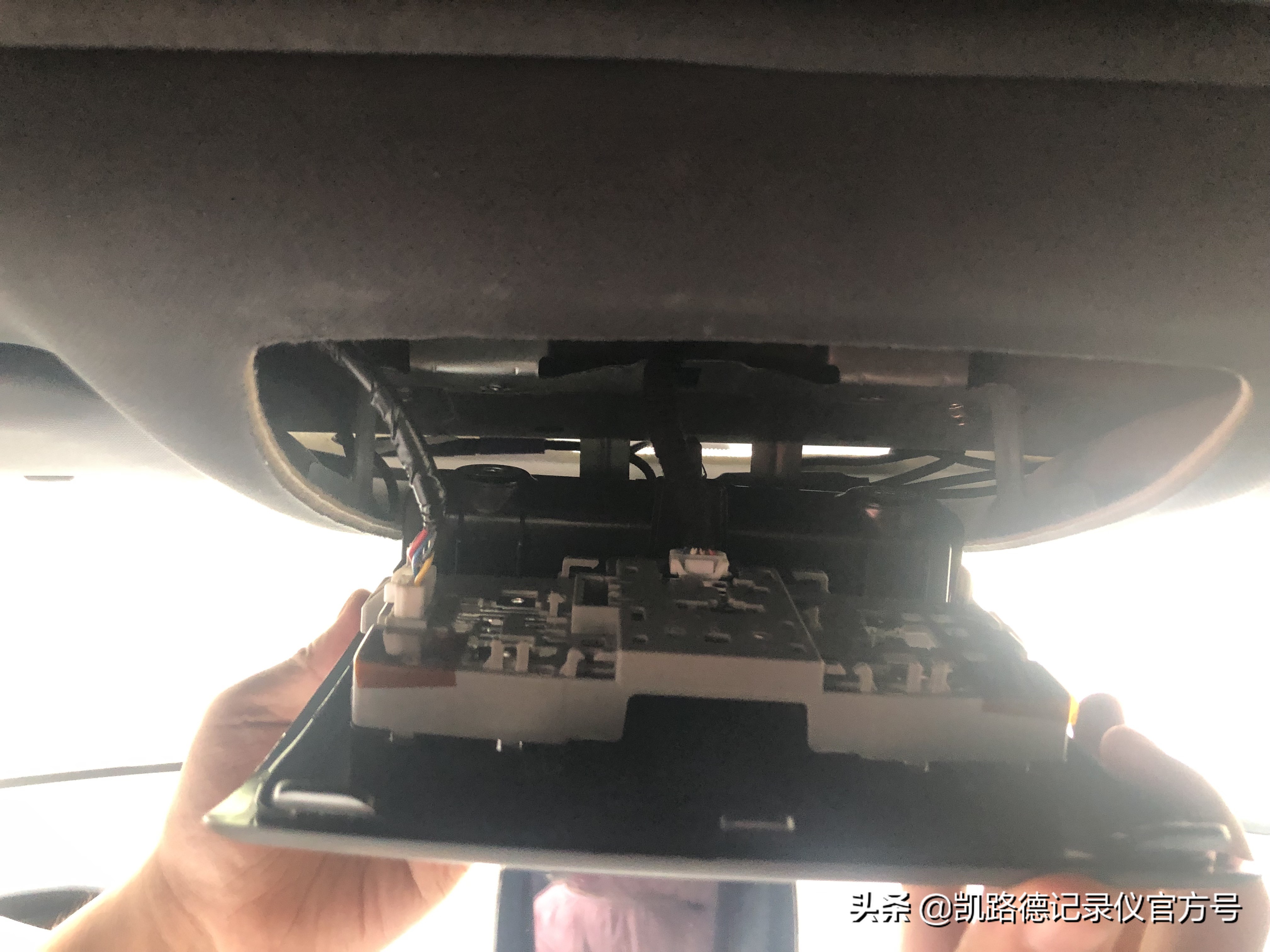 马自达CX-4安装凯路德C1行车记录仪教程，阅读灯天窗免走线