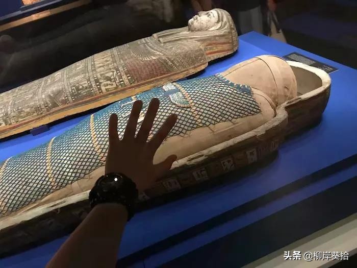 一个柳岸葵拾，串联着L君与小青青的爱与恨，情与怨