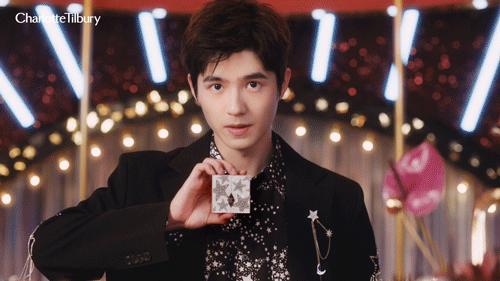 最近男明星代言护肤品,明星代言化妆品为什么不抹脸上