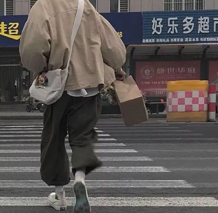 江小白金色庄园开会文案,江小白深夜的酒文案短句干净治愈