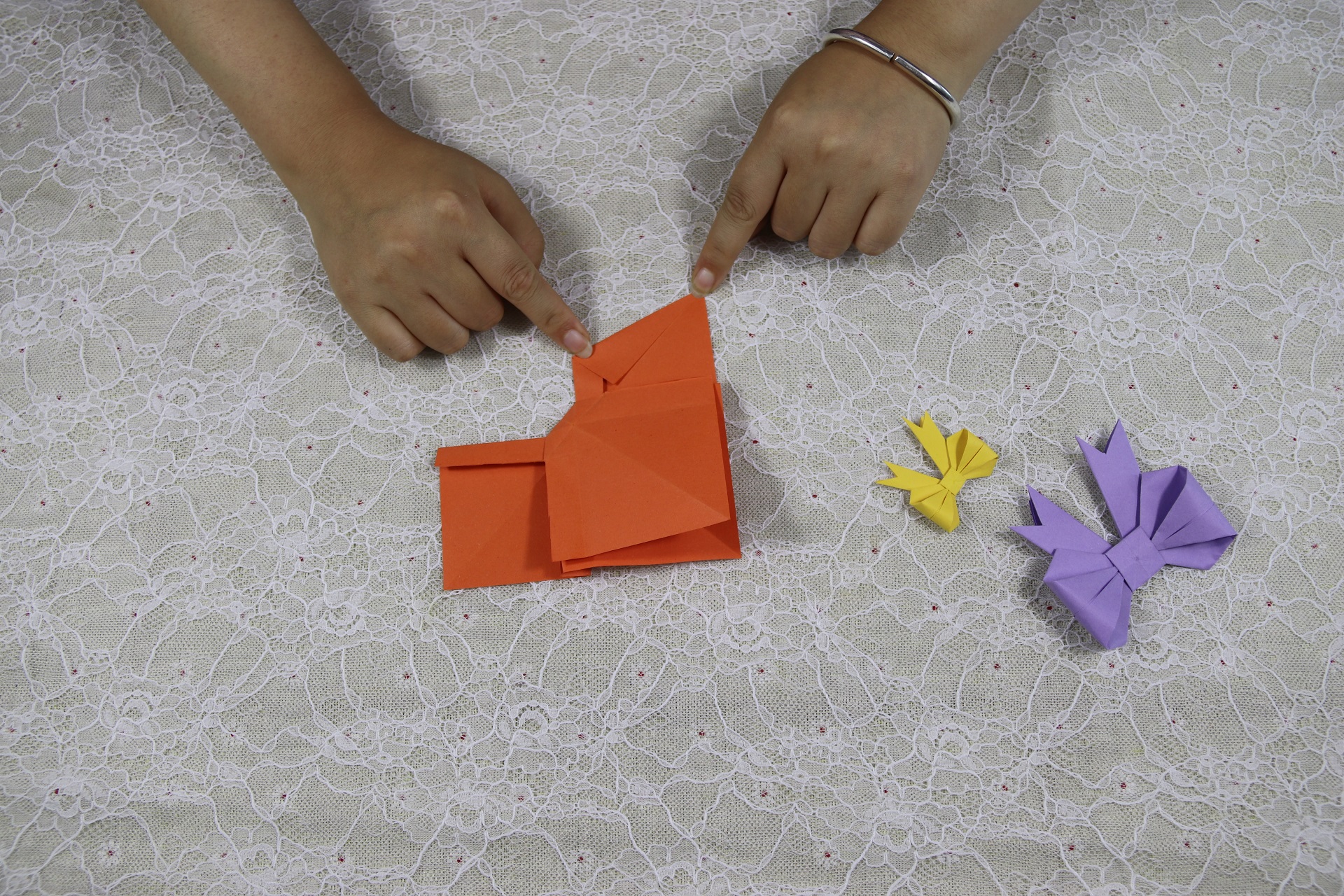 蝴蝶结的折法又小又好看不用剪刀,蝴蝶结折法简单不用剪刀