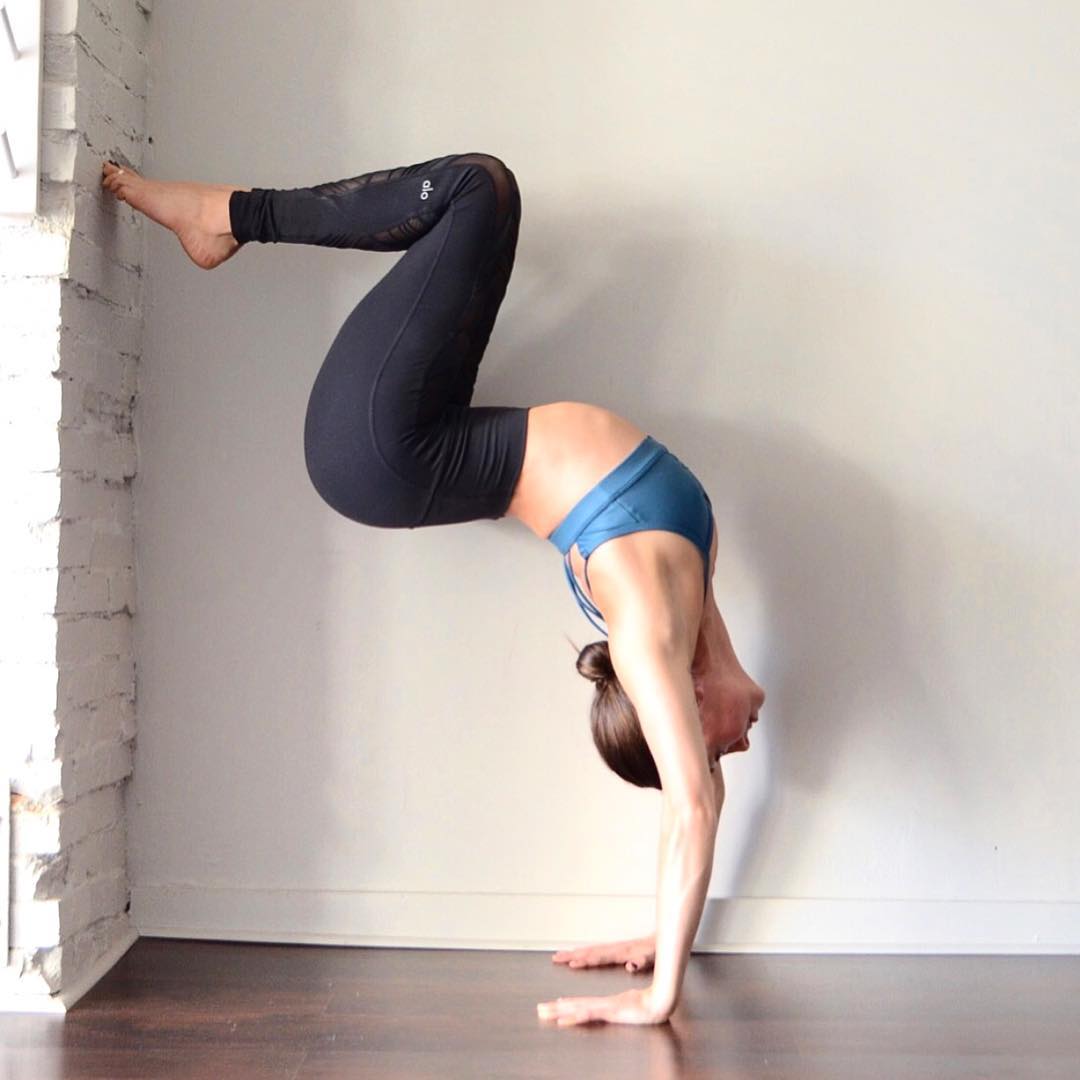 曾黎最新同款穿搭,曾黎穿羊羔绒外套搭卫衣视频