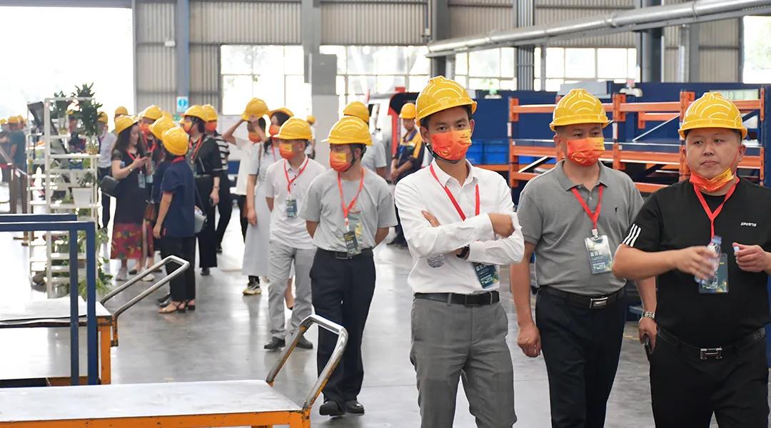 走进永亨—成都市家具商会举办办公家具标杆企业学习交流沙龙活动