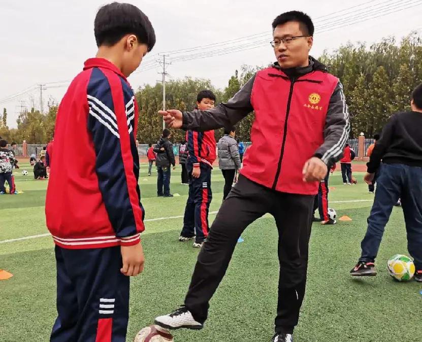 足球进校园的意义,足球公益课活动