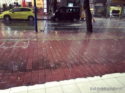 当针清碰上淋雨：陕西21岁女子为了相亲清闭口，却养出来白癜风